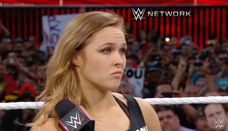 Ronda Rousey Interacts With Young Fan At Smackdown Live Event ...